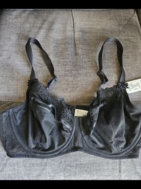 Wacoal Black Lace-Trim Underwire Bra 38D
